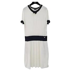 Chanel-Mini-robe Chanel en tricot côtelé blanc avec bordure contrastée-Blanc