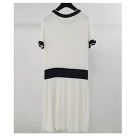 Chanel-Mini-robe Chanel en tricot côtelé blanc avec bordure contrastée-Blanc