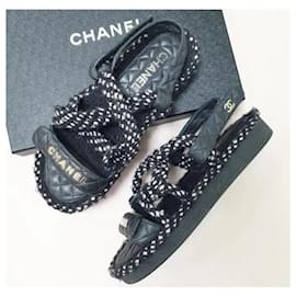 Chanel-CHANEL Sandales à logo matelassé en cuir d'agneau velours côtelé-Noir