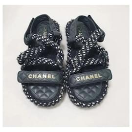 Chanel-Sandalias CHANEL con logo acolchado en piel de cordero y pana-Negro