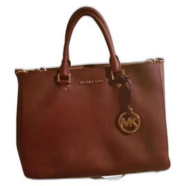 Michael Kors Sutton edición limitada Burdeos