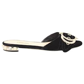 Miu Miu-Miu Miu Sandálias rasteiras com fivela embelezada com pérolas em veludo preto-Preto