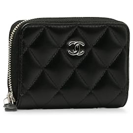 Chanel-Bolsa para moedas Chanel preta acolchoada em couro de pele de cordeiro-Preto