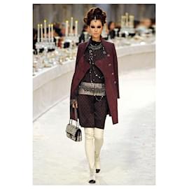 Chanel-10K$ París / Abrigo de tweed con botones joya de Bombay CC-Morado oscuro