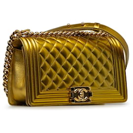 Chanel-Borsa con patta Chanel media in vernice dorata color oro-D'oro