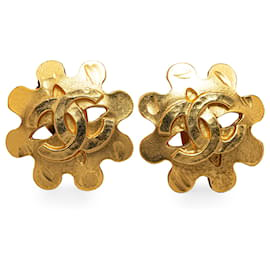 Chanel-Chanel Gold CC Flower Clip on Earrings-Golden