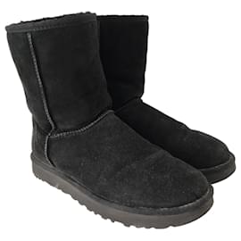 Ugg-UGG Classic Short II boots in black sheepskin and suede-Black
