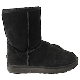 Ugg-UGG Classic Short II boots in black sheepskin and suede-Black