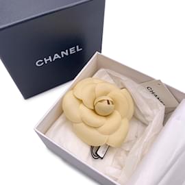 Chanel-Broche de broche de flor de camélia de tecido bege vintage-Bege