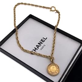 Chanel-Collier chaîne en métal doré vintage médaillon logo CC-Doré