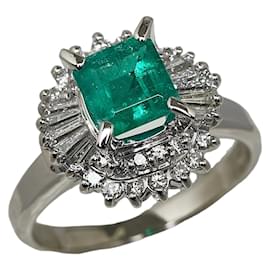 Autre Marque-Platinum Emerald Diamond Ring-Other