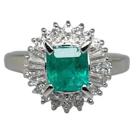 Autre Marque-Platinum Emerald Diamond Ring-Other