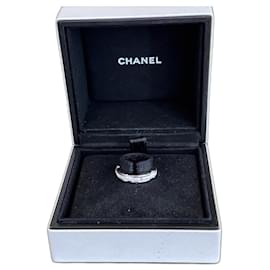 Chanel-Anillo de Chanel, modelo ultra pequeño-Blanco