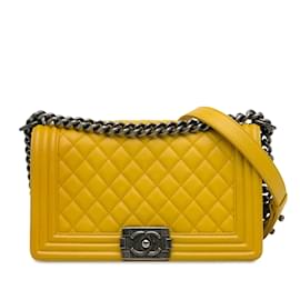 Chanel-Bolsa Chanel média amarela em couro de bezerro com aba para menino-Amarelo