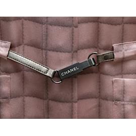 Chanel-Vintage hellrosa Chanel Herbst/Winter 2000 Bedrucktes Seidenkleid, Größe FR 42-Pink