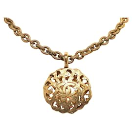 Chanel-Collar con colgante de medallón CC de Chanel de oro-Dorado