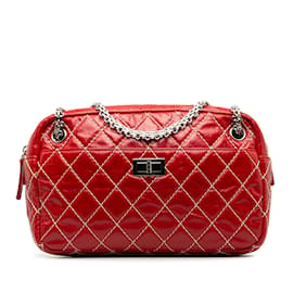 Chanel-Bolsa para câmera Chanel média acolchoada vermelha reedição-Vermelho