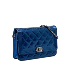 Chanel-Portefeuille bleu Chanel Patent Boy sur sac à bandoulière chaîne-Bleu