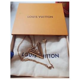 Louis Vuitton-Collar en V esencial de Louis Vuitton-Dorado