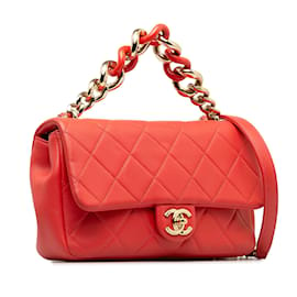 Chanel-Rote Chanel-Schulranzentasche aus kleinem Lammleder mit eleganter Kette und einer Klappe-Rot