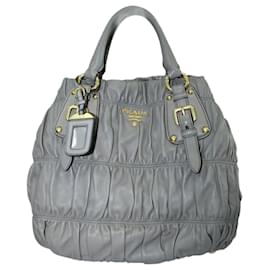 Prada-Hellbraune Gaufre-Tasche aus Nappa-Braun