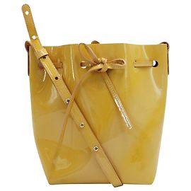 Mansur Gavriel Beuteltasche aus senffarbenem Lackleder Gelb