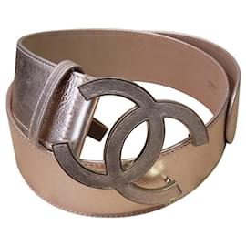 Chanel-Taille de ceinture à boucle CC métallisée en or rose Chanel 80/32-Doré