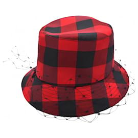 Dior-chapéu-Vermelho