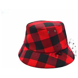 Dior-cappello-Rosso