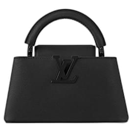 Louis Vuitton-LV Capucines East-West Mini se traduit par LV Capucines Est-Ouest Mini en français.-Noir