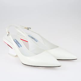 Prada-Prada Weiße Slingback-Pumps mit spitzer Zehenpartie-Weiß