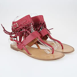 Valentino-Sandalias planas cruzadas al tobillo con detalle de flecos en color burdeos de Valentino-Burdeos