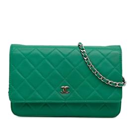 Chanel-Portefeuille en cuir d'agneau classique Chanel vert sur sac à bandoulière chaîne-Vert