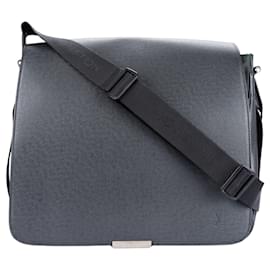 Louis Vuitton-Louis Vuitton Taiga Leather Viktor Crossbody Bag-Black