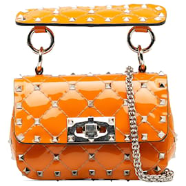 Valentino-Valentino – Orangefarbene Umhängetasche „Rockstud Spike“ aus Mikrolack-Orange