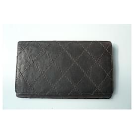 Chanel-CHANEL Caviar leather two-fold wallet in very good condition-Dark brown