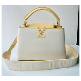 Louis Vuitton-Bolsa LOUIS VUITTON Capucines BB em couro M59873 Com alça de ombro.-Cru
