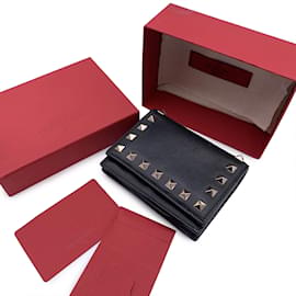 Valentino Garavani-Valentino Rockstud Compact Portemonnaie aus schwarzem Leder mit französischer Klappe-Schwarz
