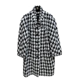 Chanel-Manteau en tweed à boutons CC à 9 000 $.-Multicolore