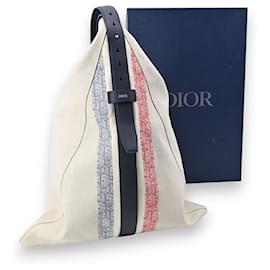 Dior-Borsa da viaggio Monogram di Kim Jones della collezione Primavera 2019 di Dior Uomo-Blu,Beige