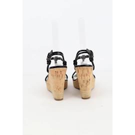 Prada-Sapatos de sandália de couro-Bege