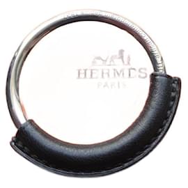 Hermès-colgante Hermes Loop en plata maciza con caja de cuero.-Hardware de plata