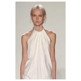 Victoria Beckham-Haut à chaîne plissée Victoria Beckham de la collection 2014, 1450 $.-Blanc