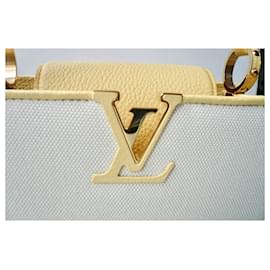 Louis Vuitton-LOUIS VUITTON Capucines BB bag in leather M59873 With shoulder strap.-Cream