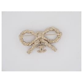 Chanel-NEW CHANEL BROOCH BOW CC LOGO AND PINK STRASS GOLD METAL BOW NEW BROOCH-Golden