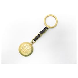 Chanel-VINTAGE CHANEL KEY RING 1994 CC LOGO MEDALLION INTERLACED LEATHER CHAIN KEY RING-Golden