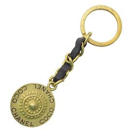 VINTAGE CHANEL KEY RING 1994 COCONUT MEDALLION INTERLACED CHAIN LEATHER KEY RING Golden