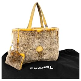 Chanel-CHANEL SACOLA DE COELHO DE PELE LAPIN-Marrom