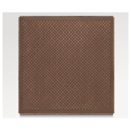 Louis Vuitton-Chal de seda con estampado LV monograma nuevo en color marrón.-Castaño