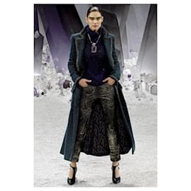 Chanel-Conjunto de chaqueta y pantalones de cuero gris por 12,000 dólares.-Gris